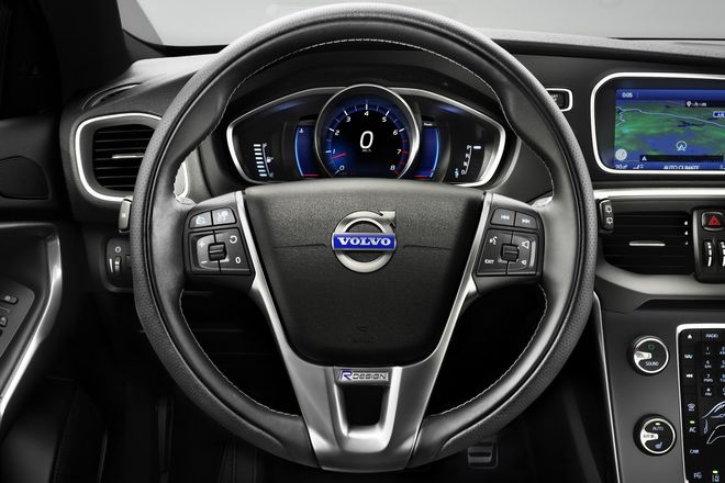 Volvo V40 R-Design — интерьер, руль